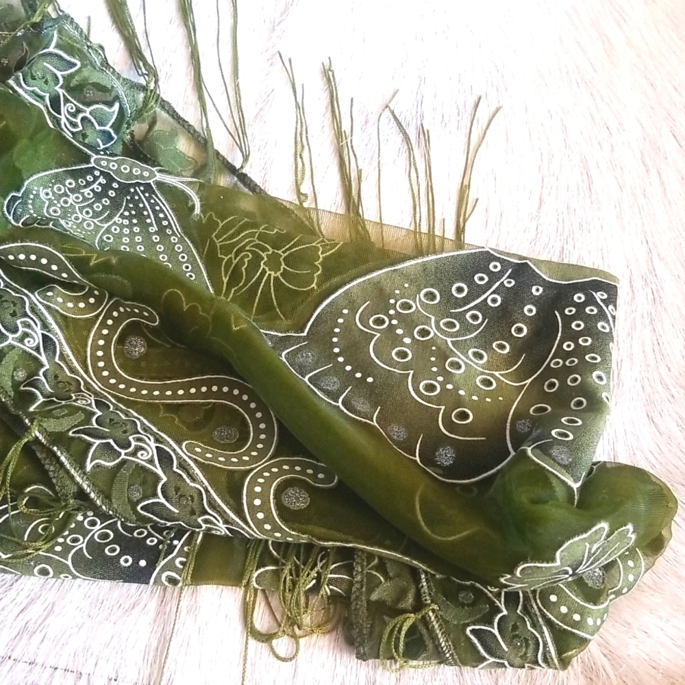Vintage Mesh Shawl - Picture 2 of 3